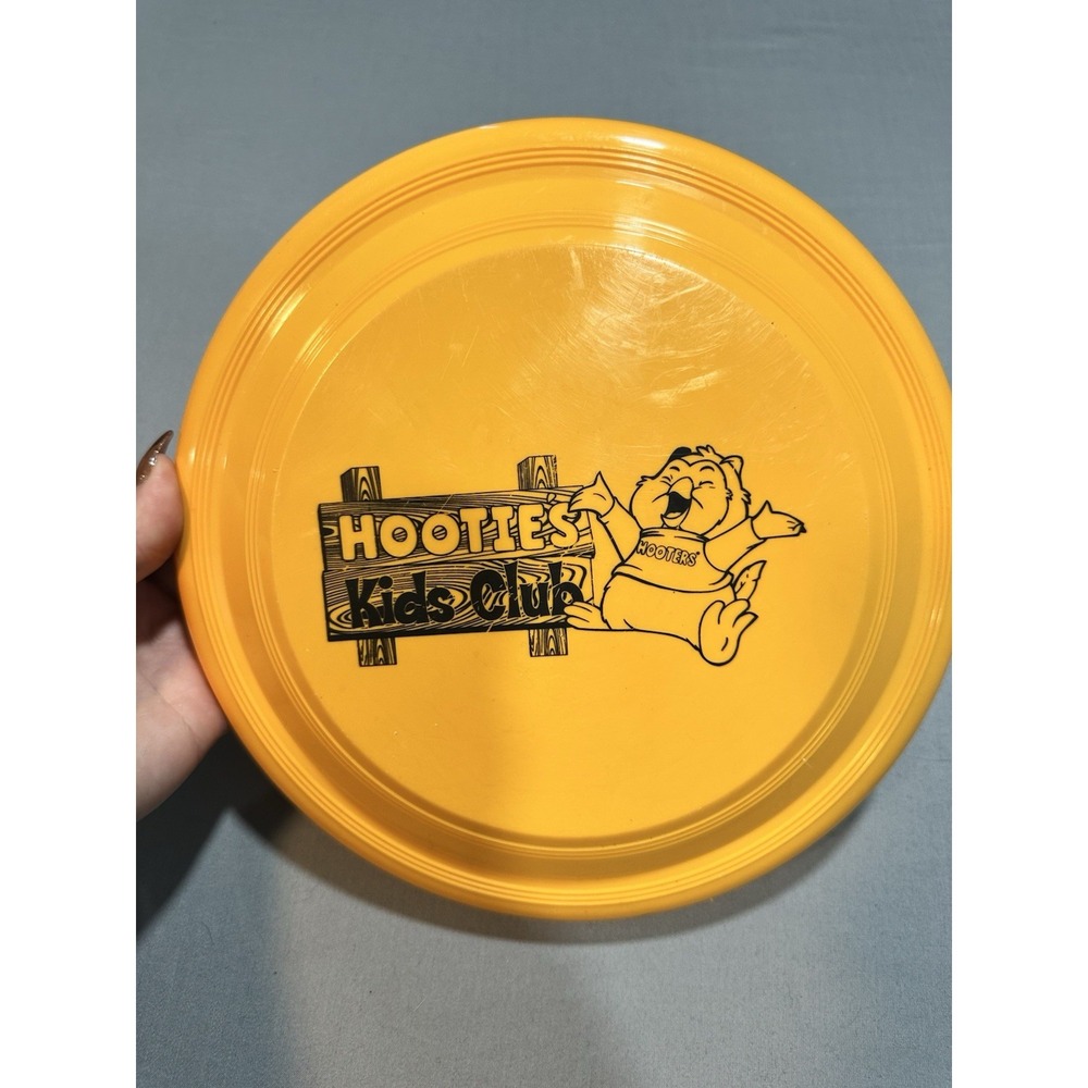 HOOTERS‎ 8.5" Frisbee Hooties Kids Club Promo Owl Flying Disc Orange